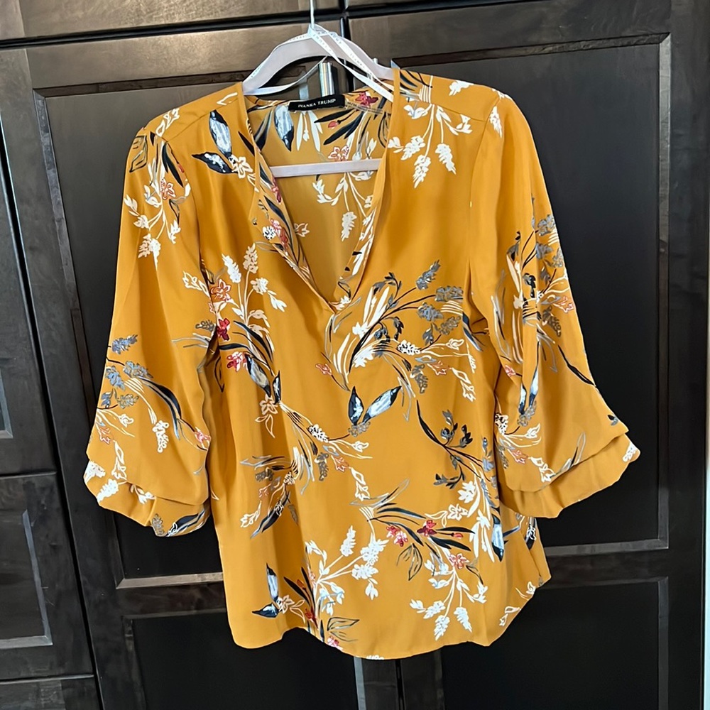 Ivanka Trump ladies blouse size medium EUC